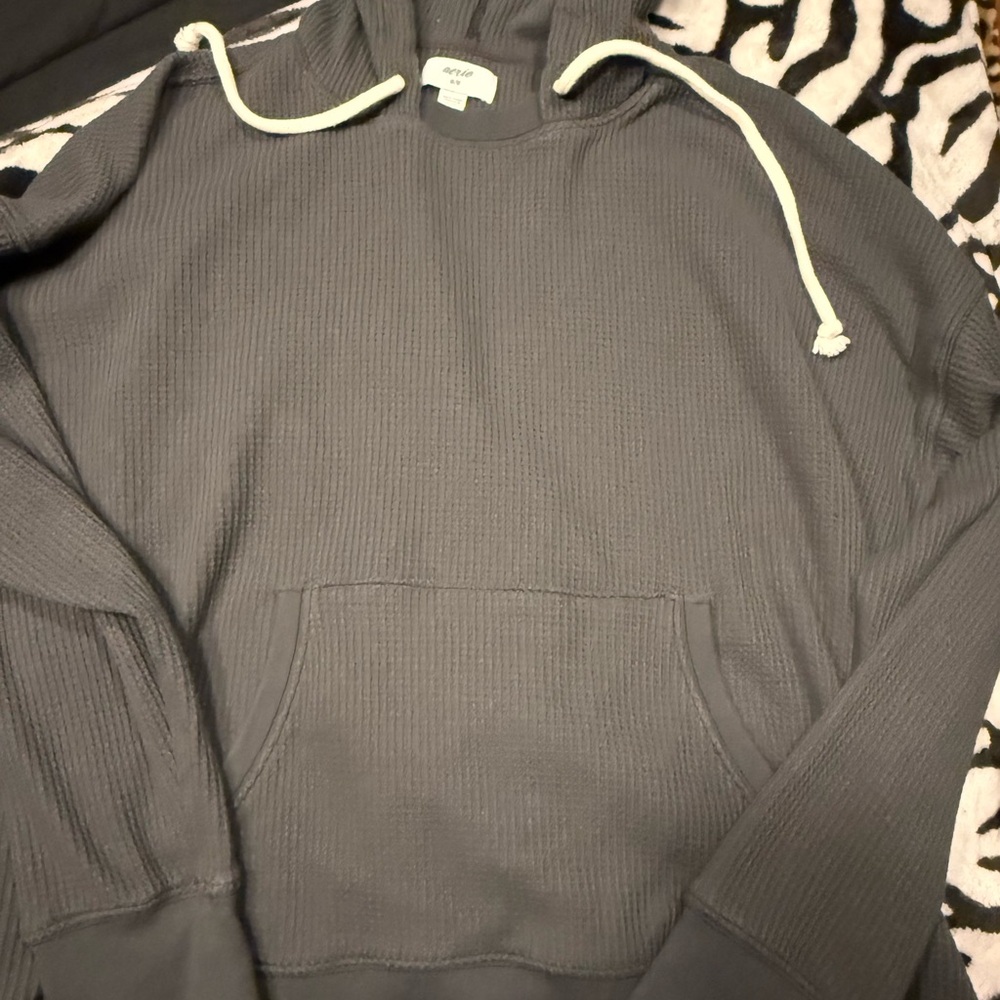 Aerie Gray Hooded Sweatshirt with Front Pocket